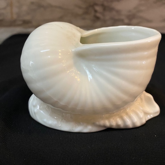 #1A Sea Shell shaped trinket bowl ceramic - Picture 1 of 7